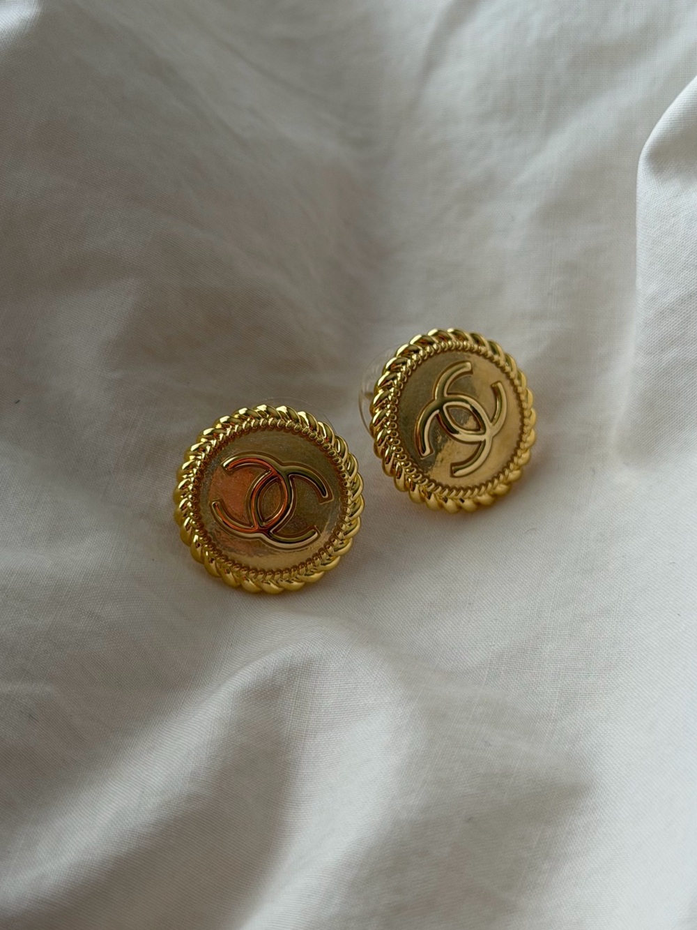 CHANEL Gold Interlocking CC Round Button Earrings - Picture 5 of 14